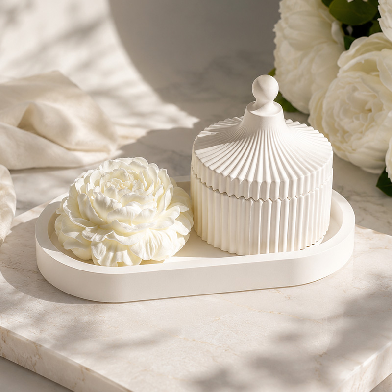 Set Ceramic Decorativ SERENE Premium cu Lumânare trandafir, Tavă și Recipient cu Capac – Mărturie de Nuntă Luxury | ELARA, ALb